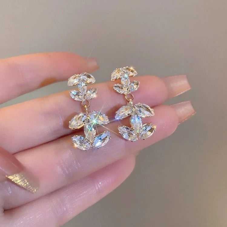 French style small fragrance zircon letter earrings, super sparkling crystal letter earrings, light luxury and high-end personal