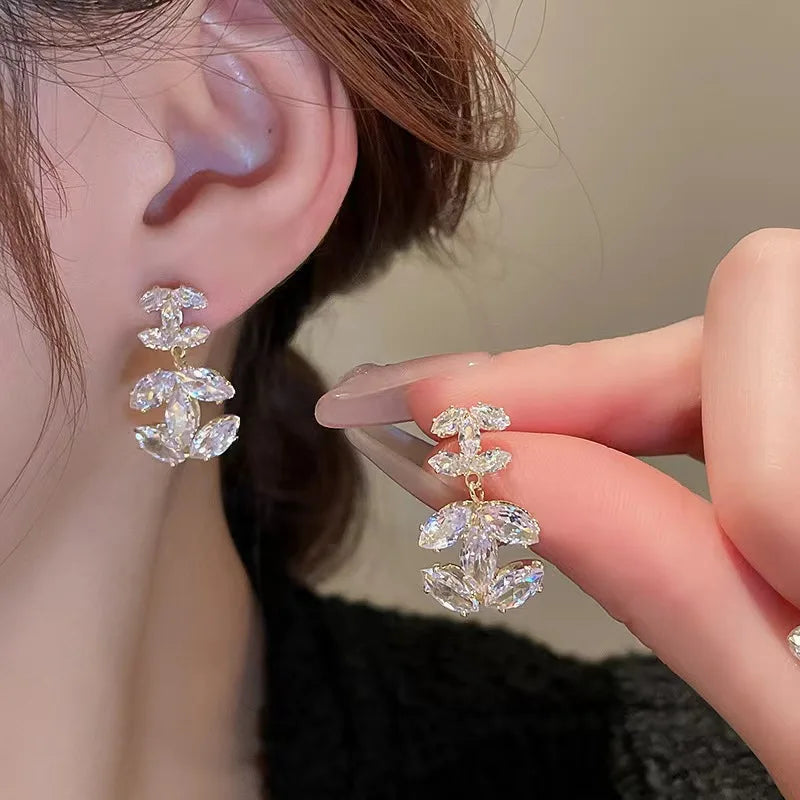 French style small fragrance zircon letter earrings, super sparkling crystal letter earrings, light luxury and high-end personal